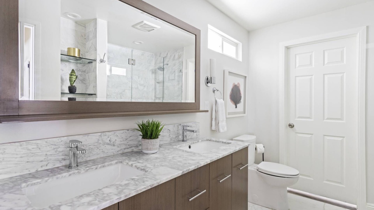 Photo of Bathroom in Valley Glen