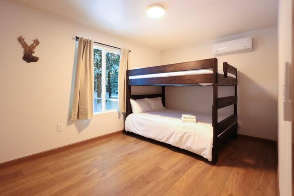 Photo of Bedroom in Shingletown