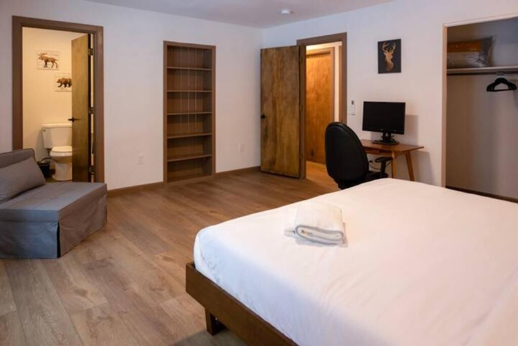 Photo of Bedroom in Shingletown