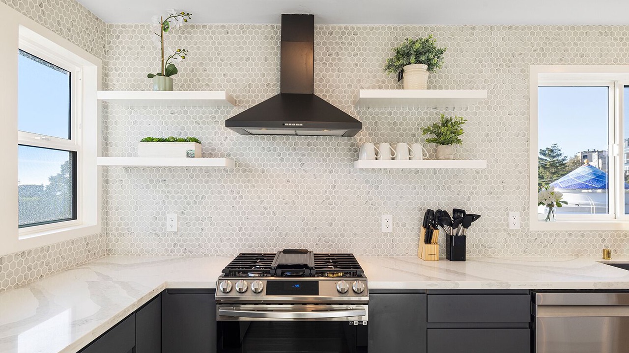 Photo of Kitchen in Edgemar - Pacific Manor