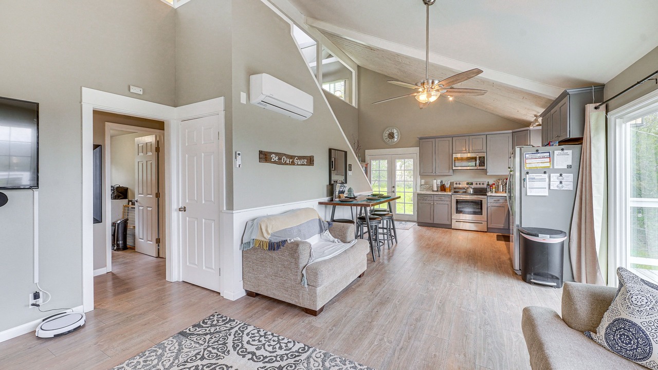 Photo of Livingroom in Iowa Hill