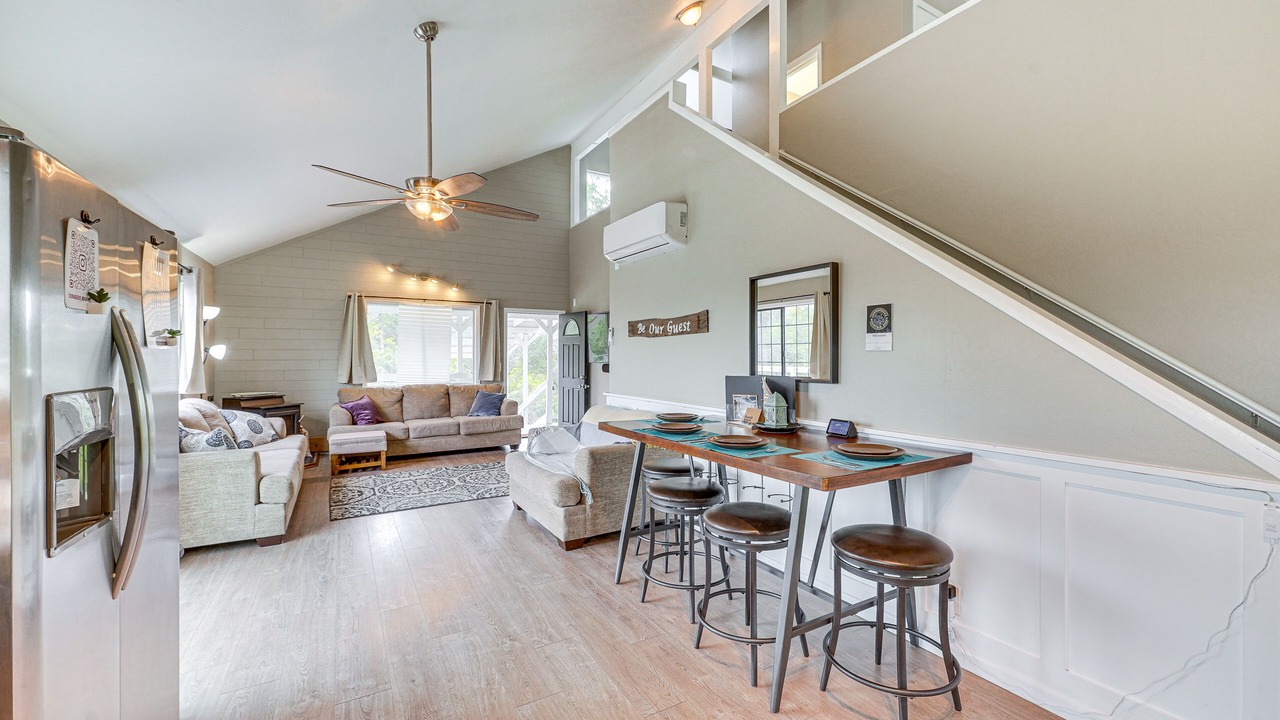 Photo of Livingroom in Iowa Hill