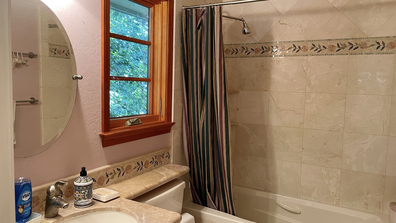 Photo of Bathroom in Ladera
