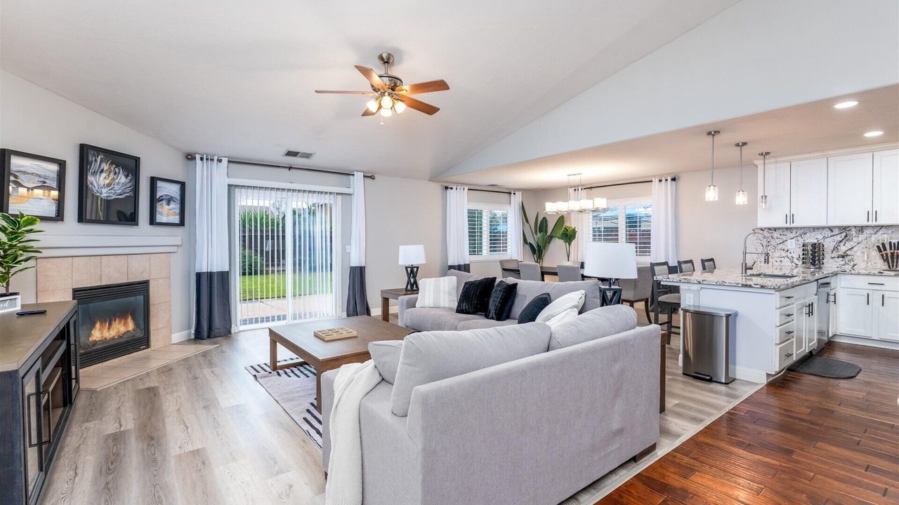 Photo of Livingroom in Roosevelt