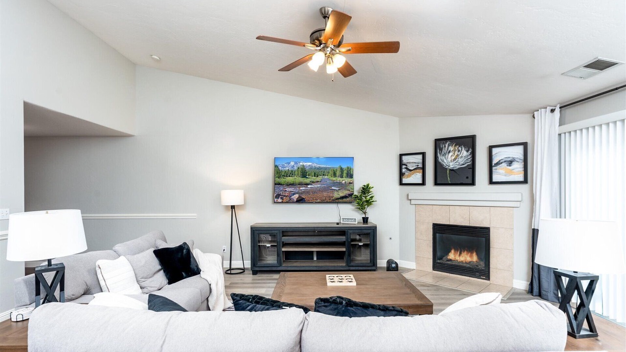 Photo of Livingroom in Roosevelt
