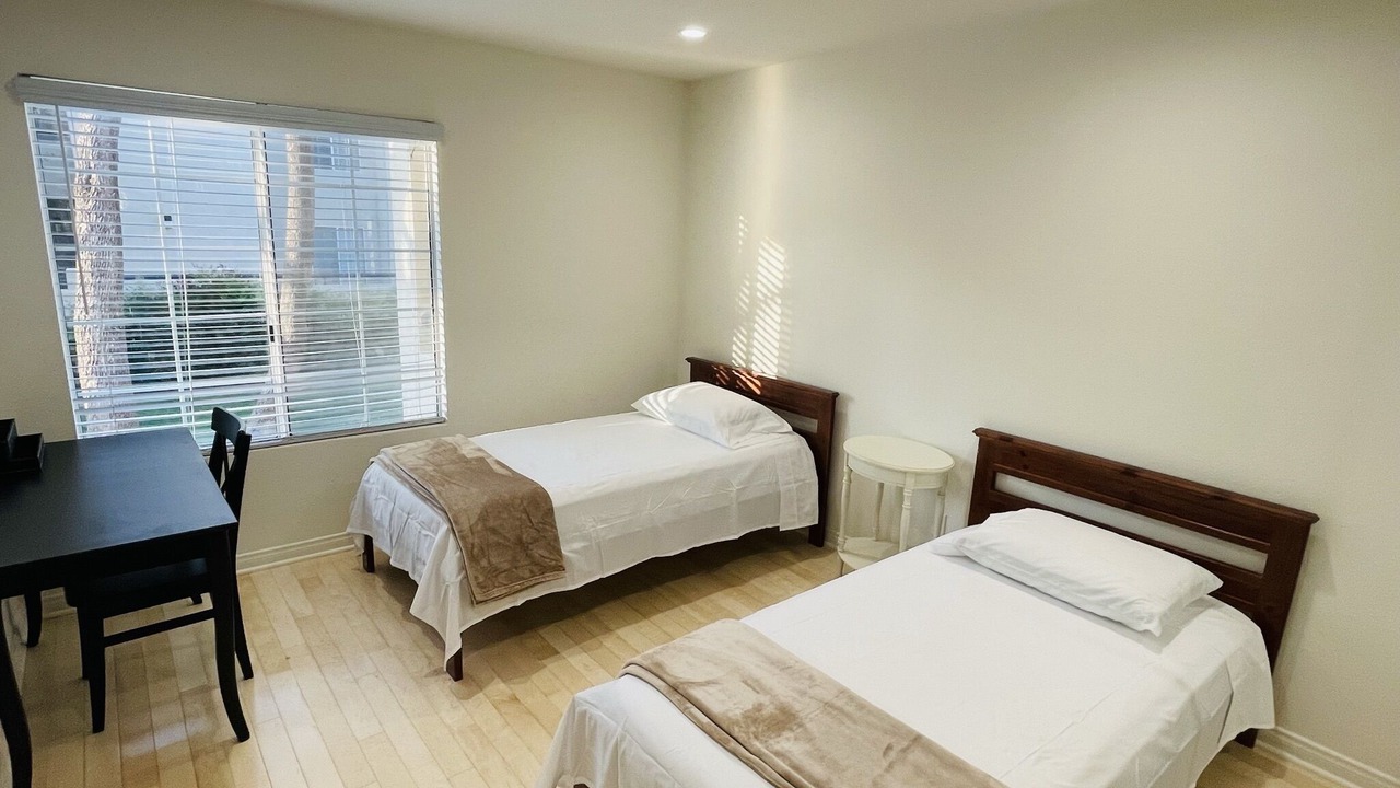 Photo of Bedroom in Warner Center