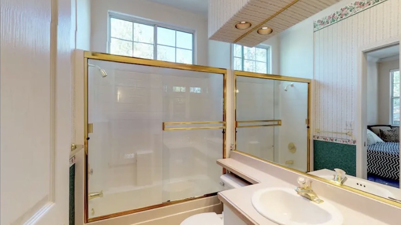 Photo of Bathroom in Groveland