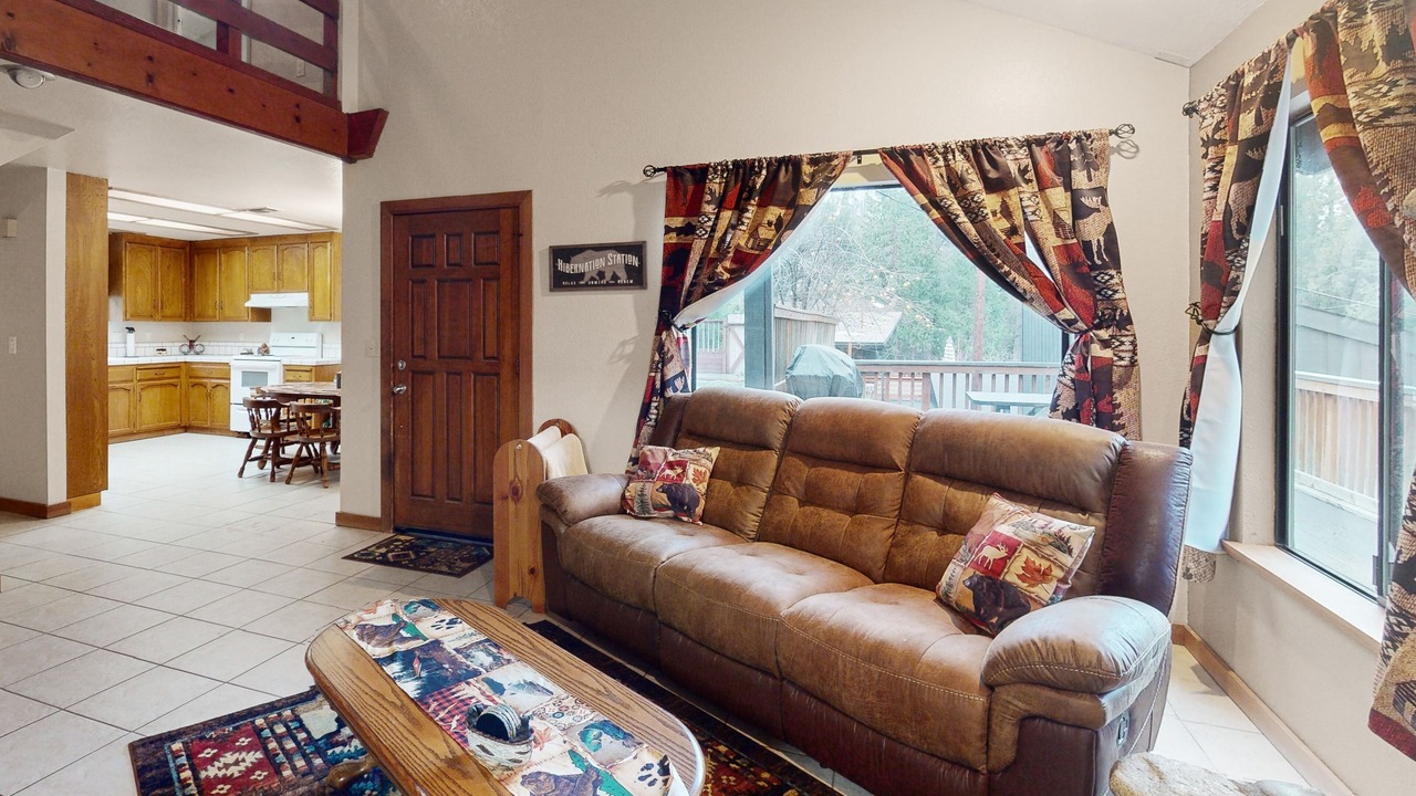 Photo of Livingroom in Yosemite Forks