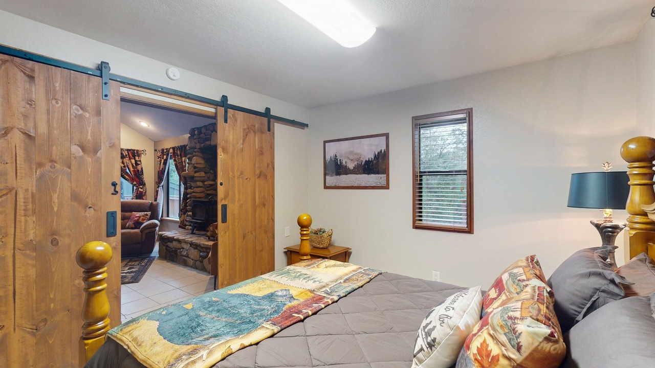 Photo of Bedroom in Yosemite Forks