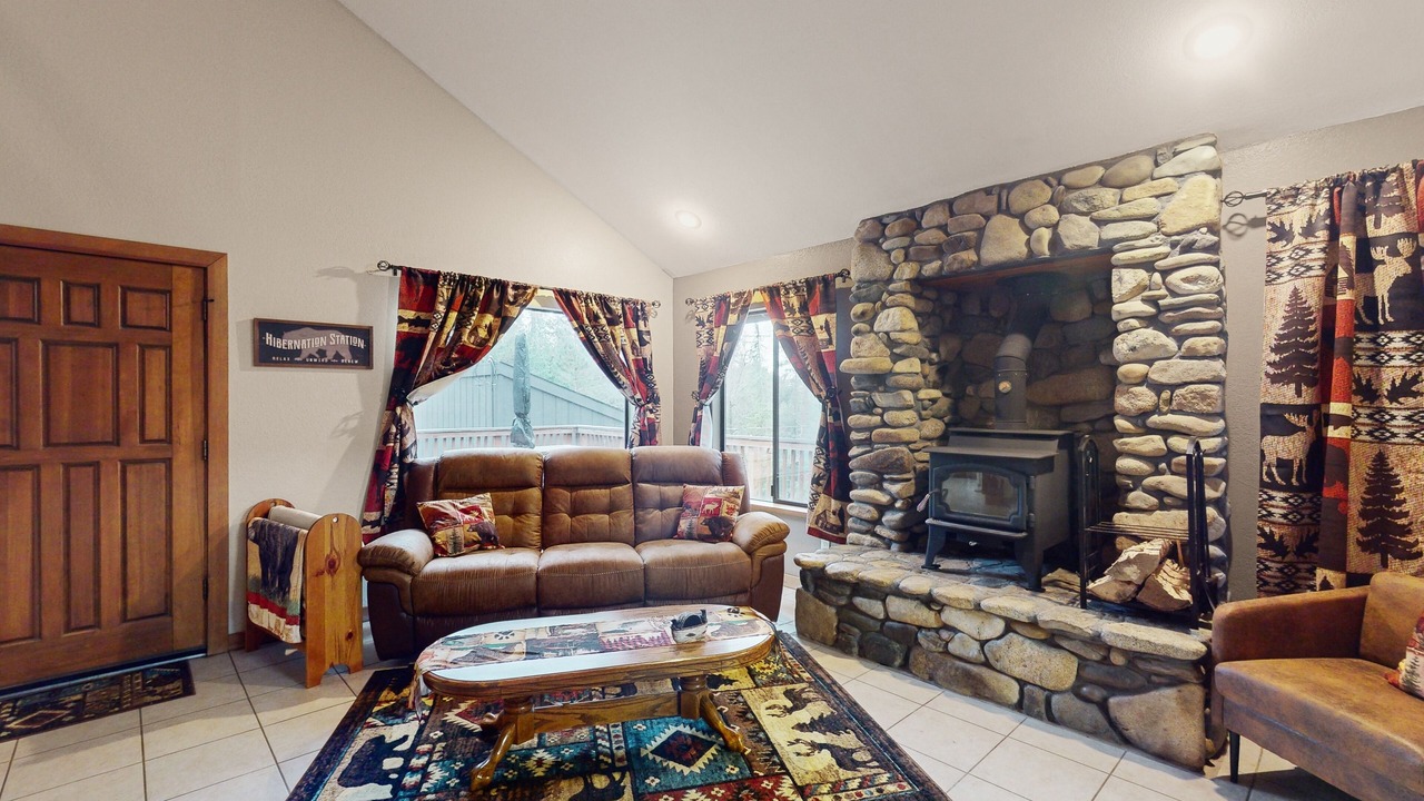 Photo of Livingroom in Yosemite Forks