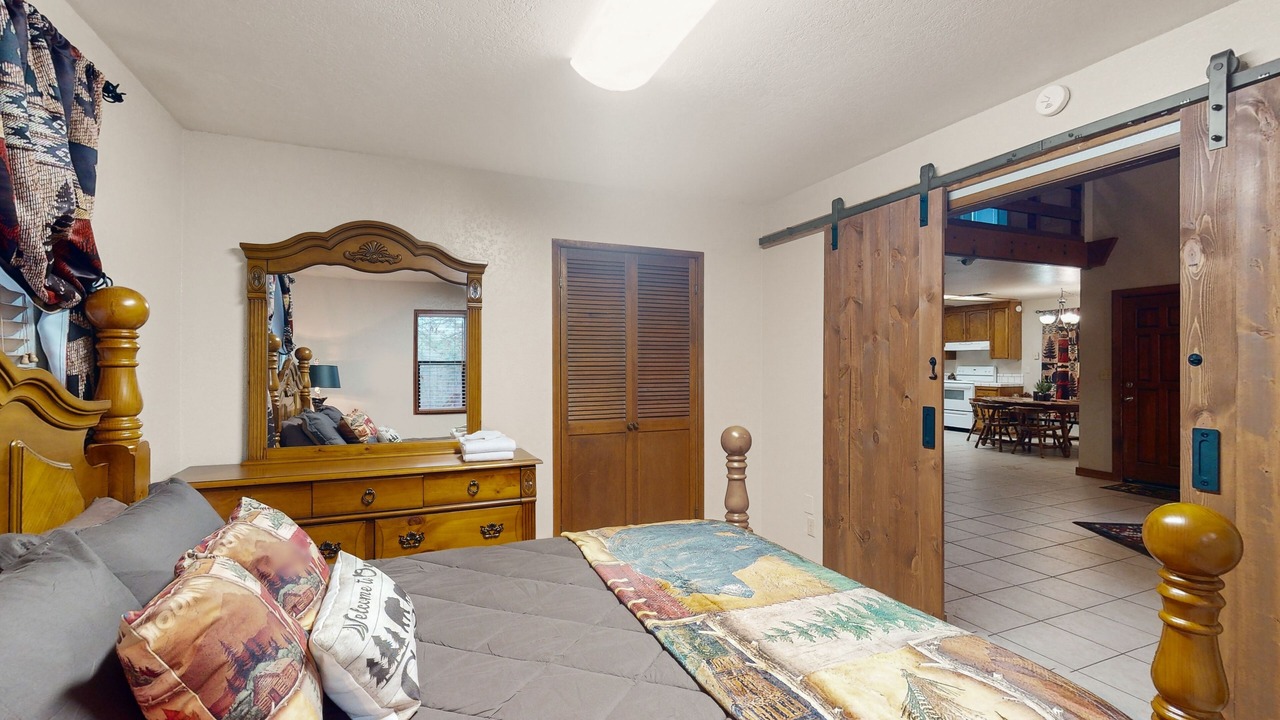 Photo of Bedroom in Yosemite Forks