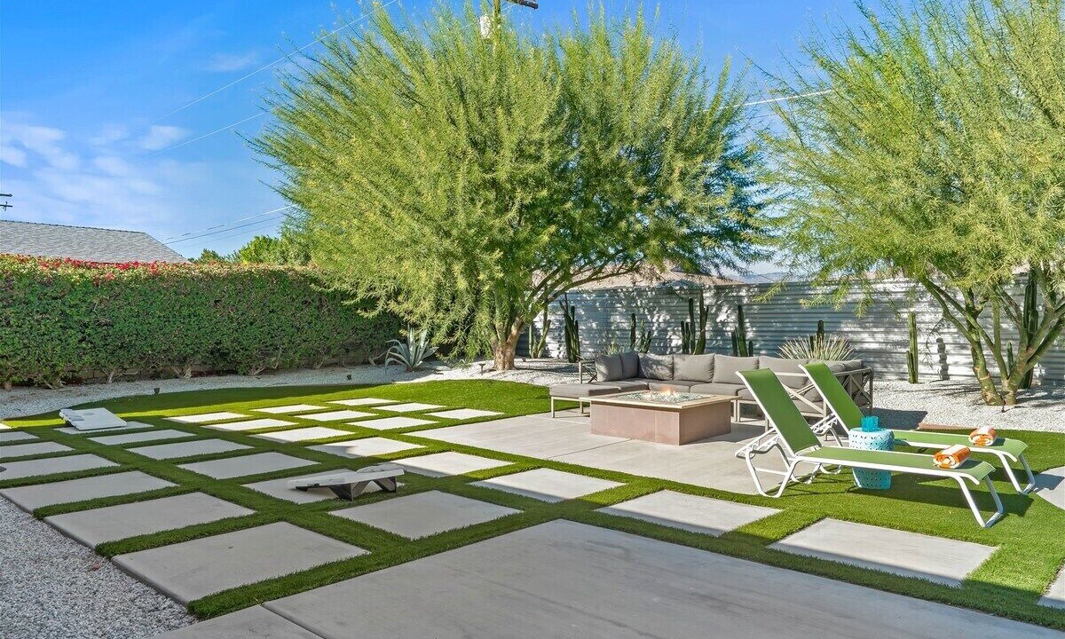 Photo of Patio Balcony in Racquet Club Estates