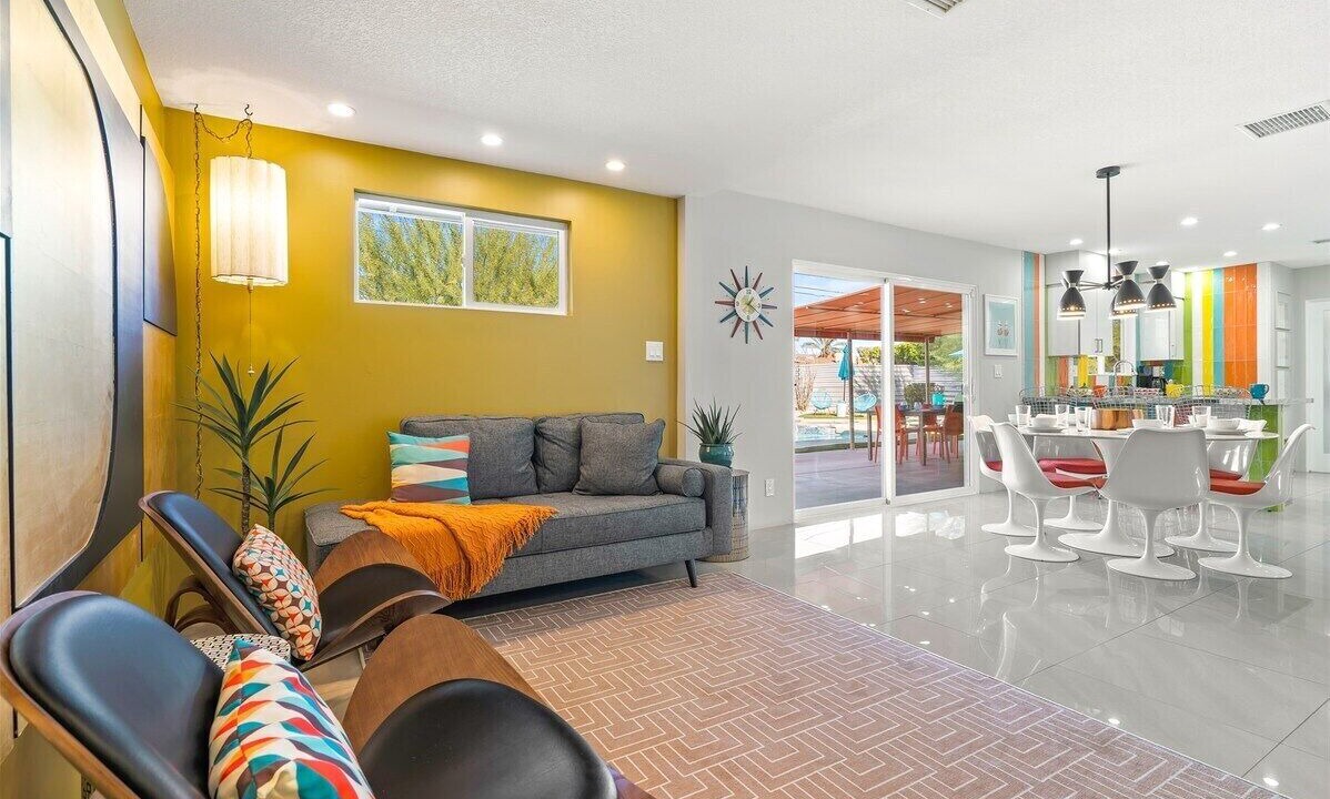 Photo of Livingroom in Racquet Club Estates