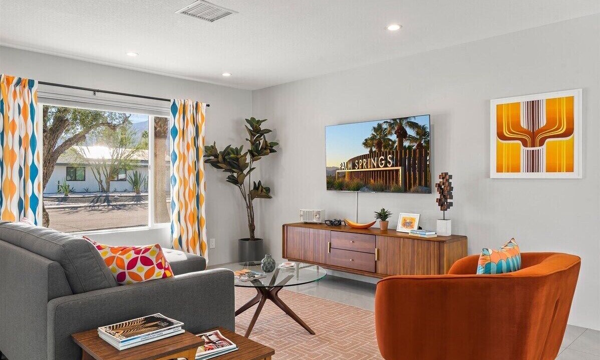Photo of Livingroom in Racquet Club Estates