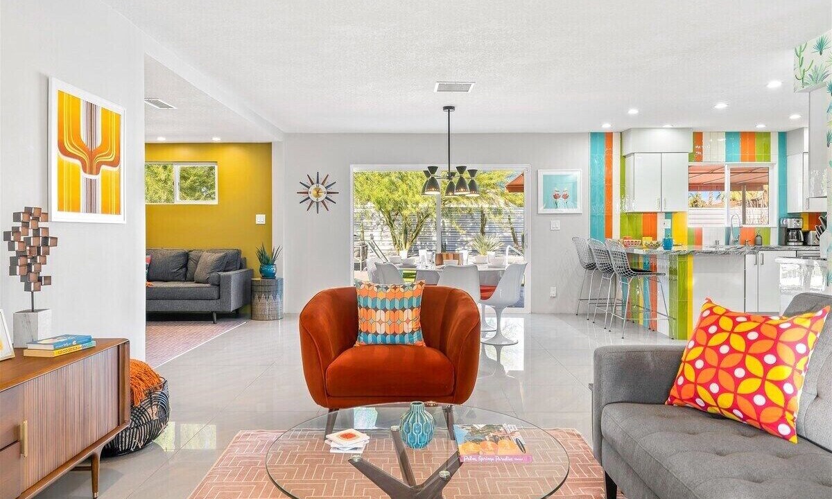 Photo of Livingroom in Racquet Club Estates
