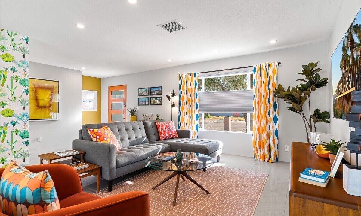 Photo of Livingroom in Racquet Club Estates