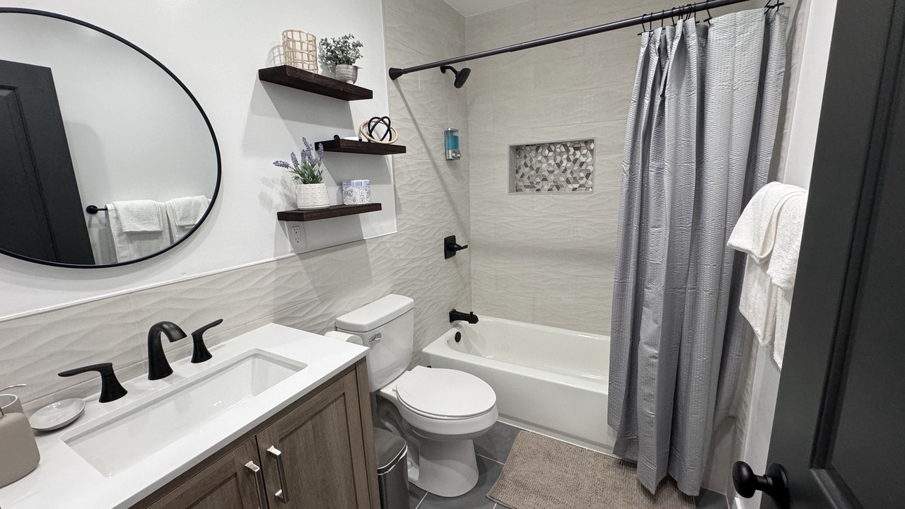 Photo of Bathroom in Harbor