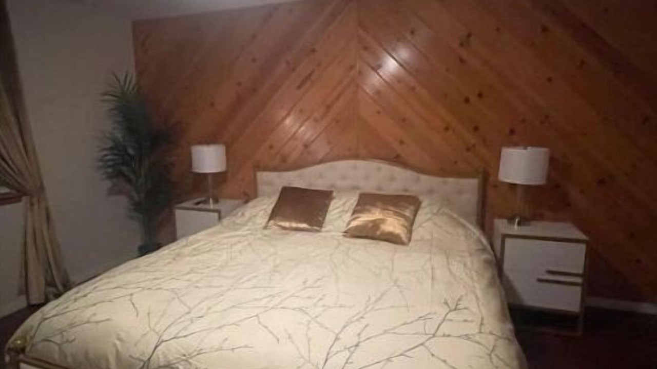 Photo of Bedroom in Crestline