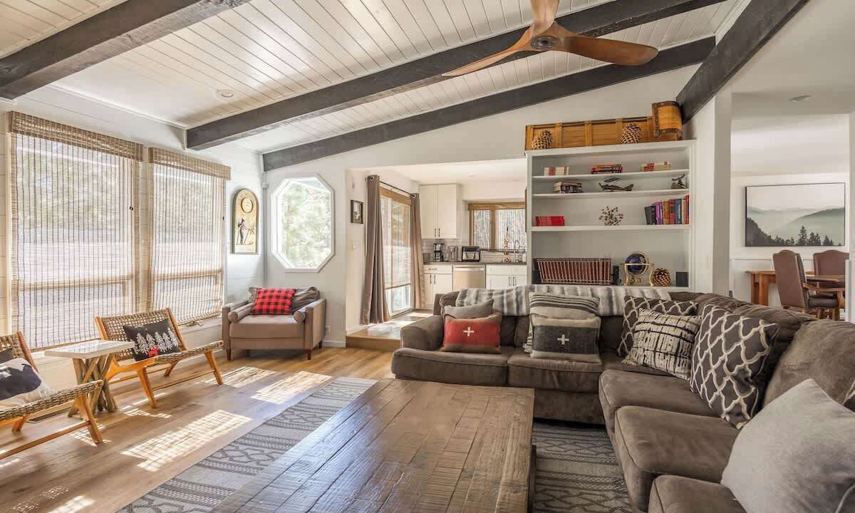 Photo of Livingroom in Fox Farm