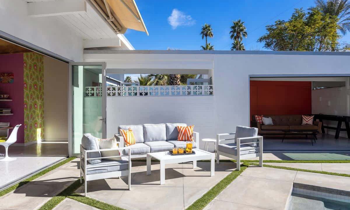 Photo of Patio Balcony in Racquet Club Estates