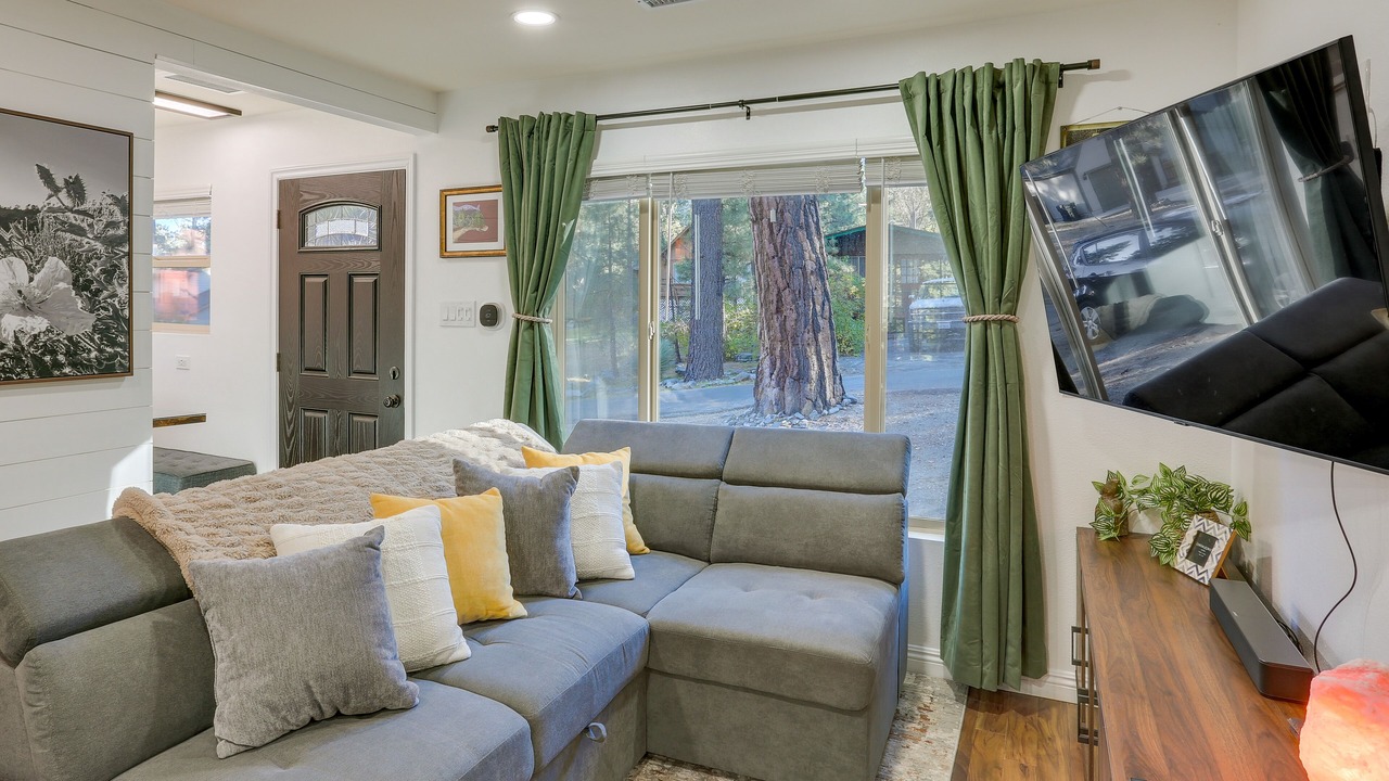 Photo of Bedroom in Wrightwood