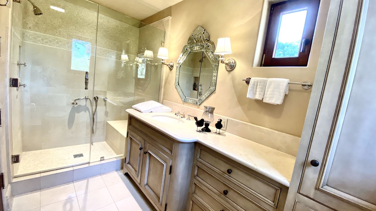 Photo of Bathroom in Lindenwood