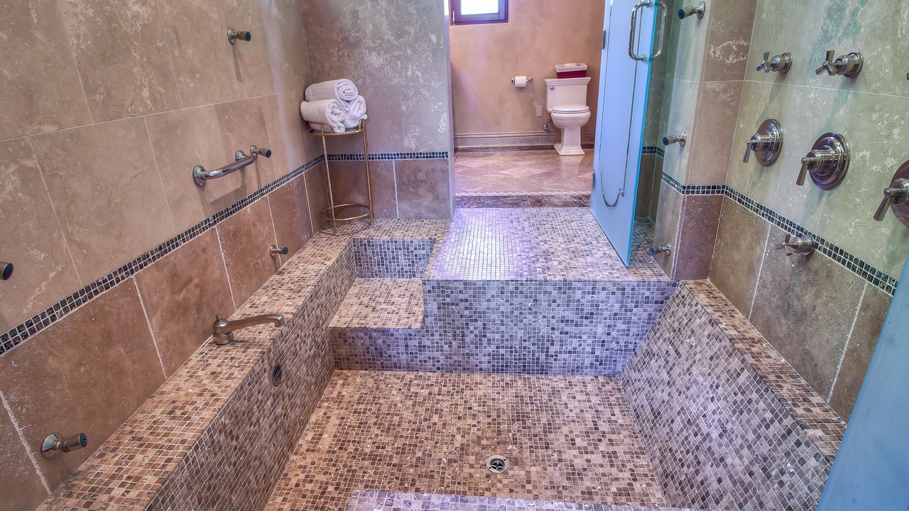 Photo of Bathroom in Lindenwood