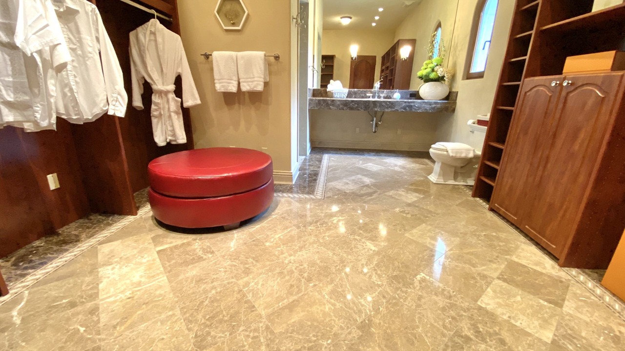 Photo of Bathroom in Lindenwood