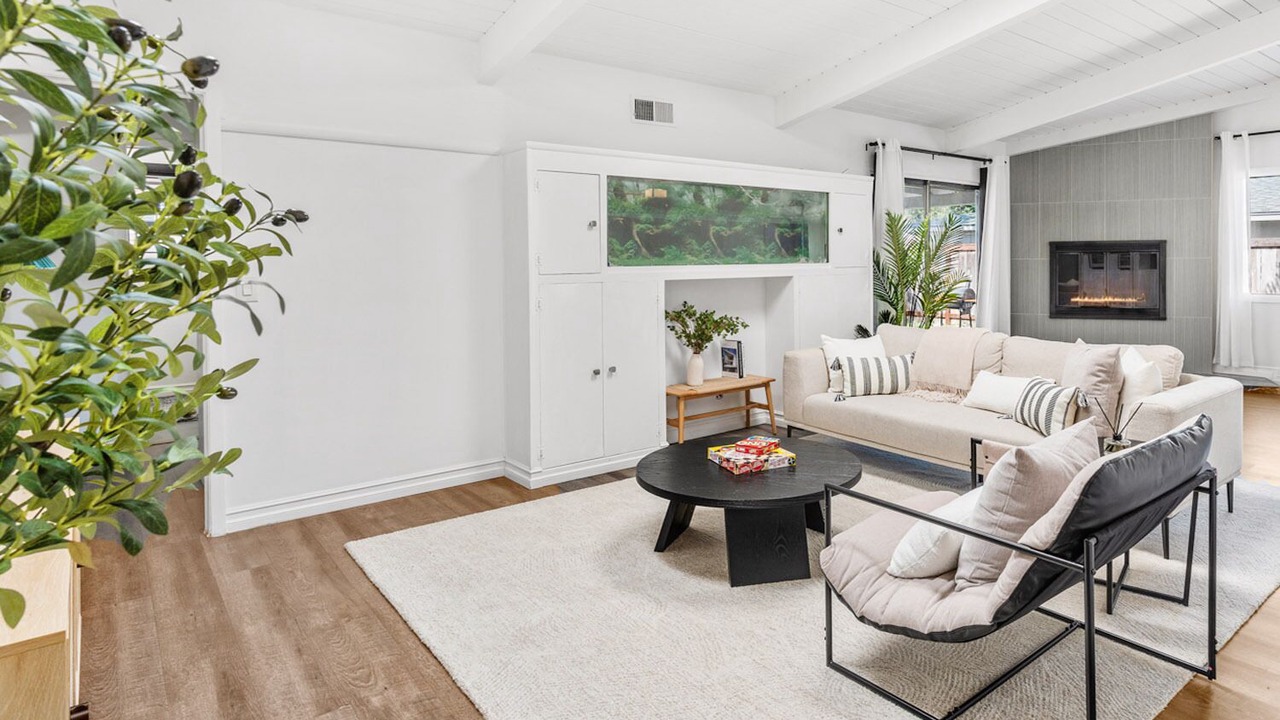 Photo of Livingroom in Downtown