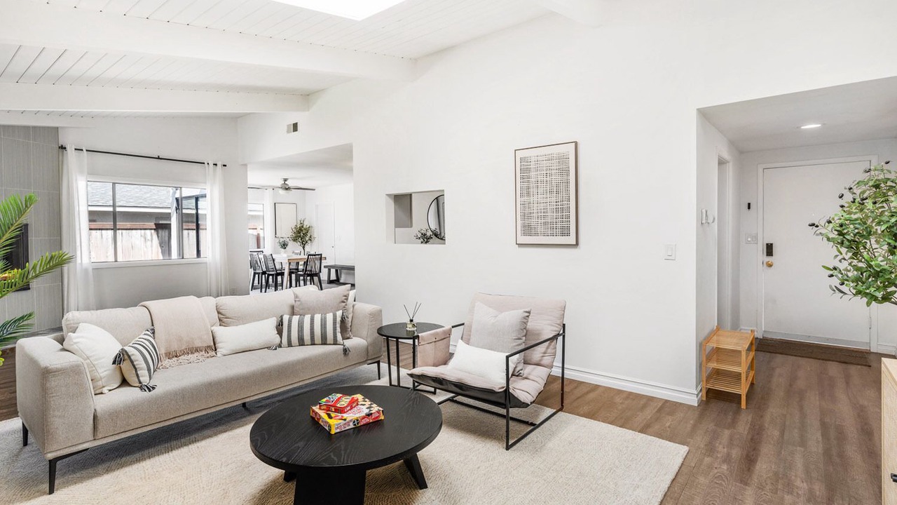 Photo of Livingroom in Downtown