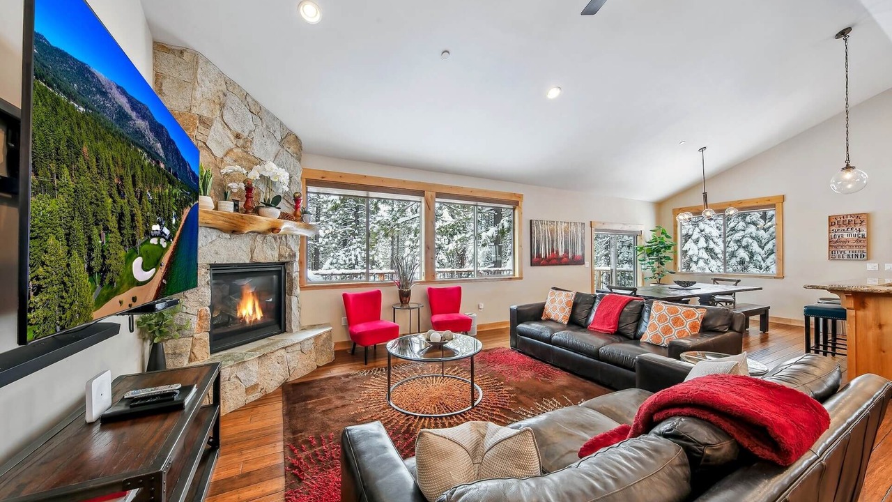 Photo of Livingroom in Pioneer Trail