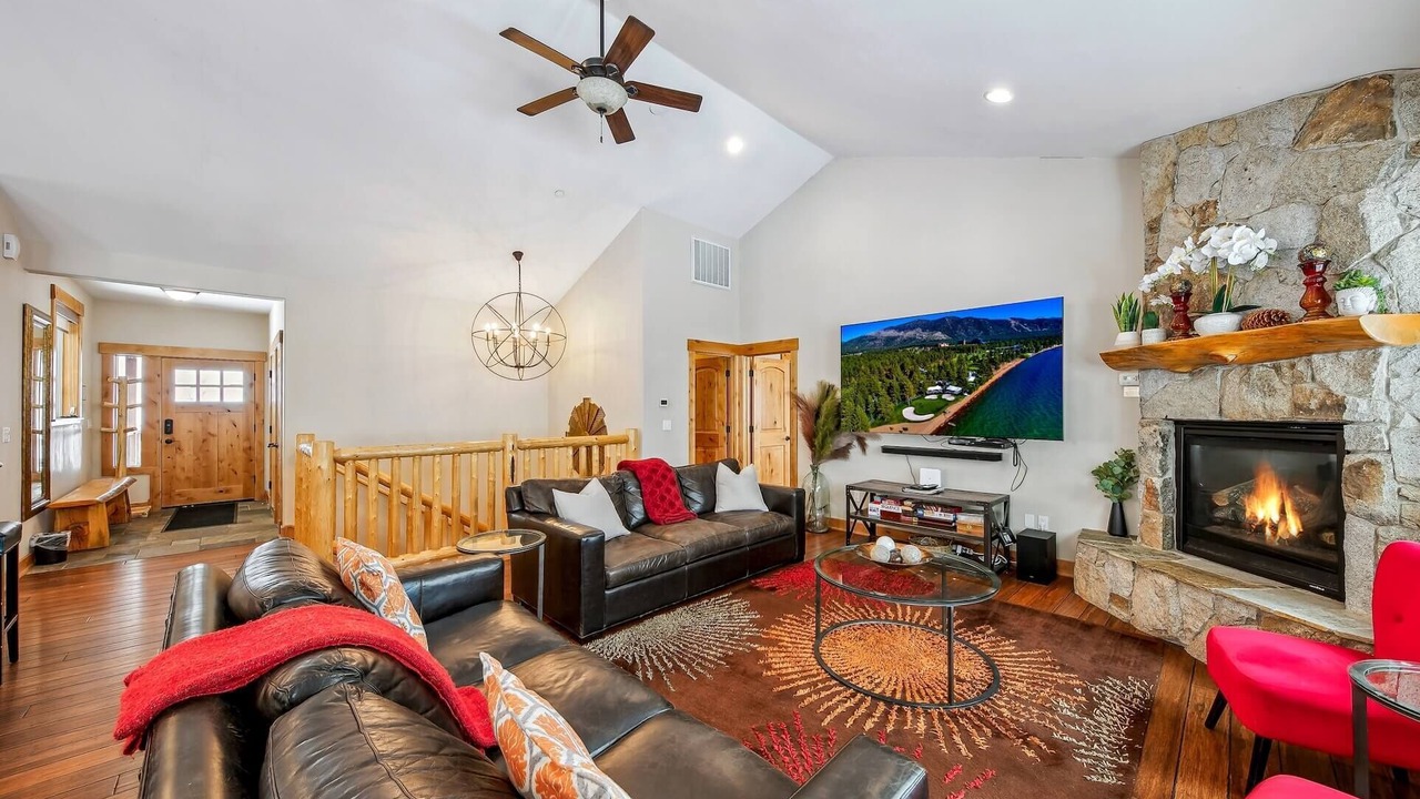 Photo of Livingroom in Pioneer Trail