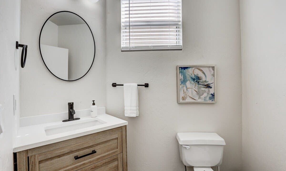 Photo of Bathroom in Edgemar - Pacific Manor