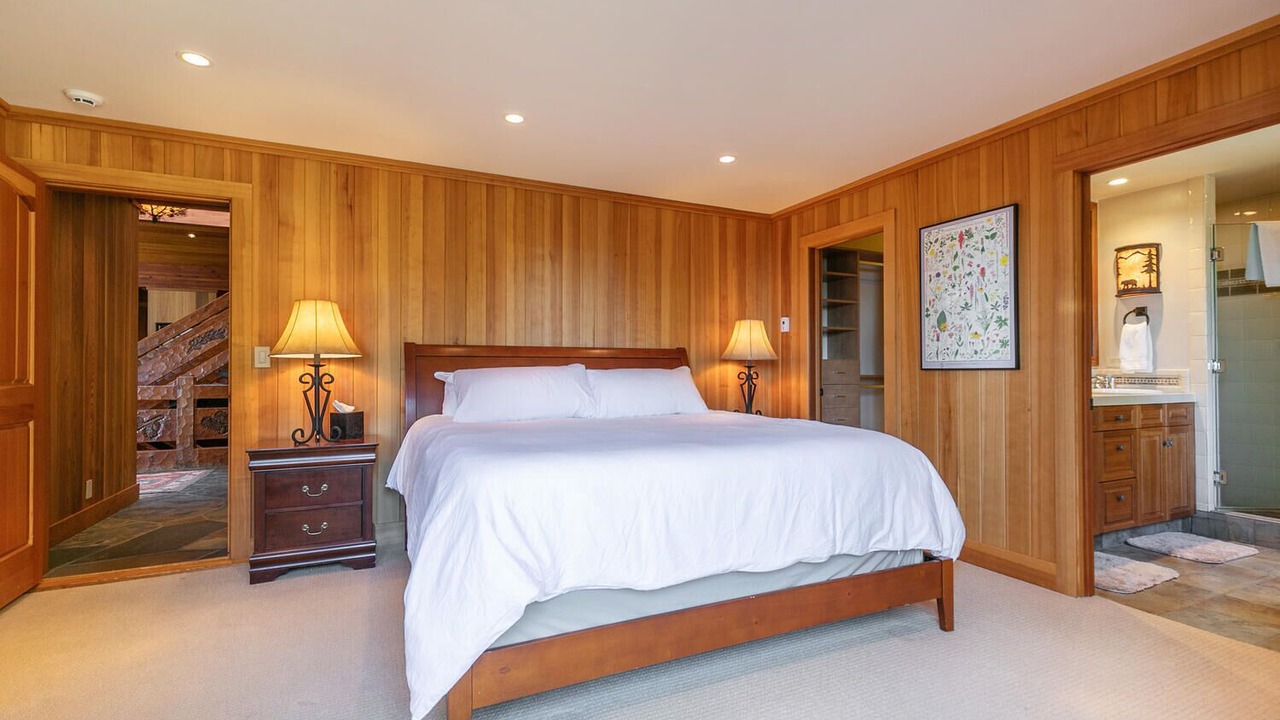 Photo of Bedroom in Lake Forest