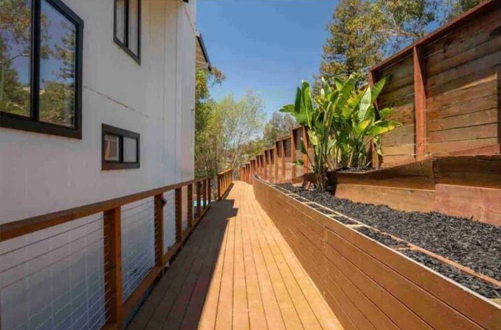 Photo of Outdoor in Leona Heights
