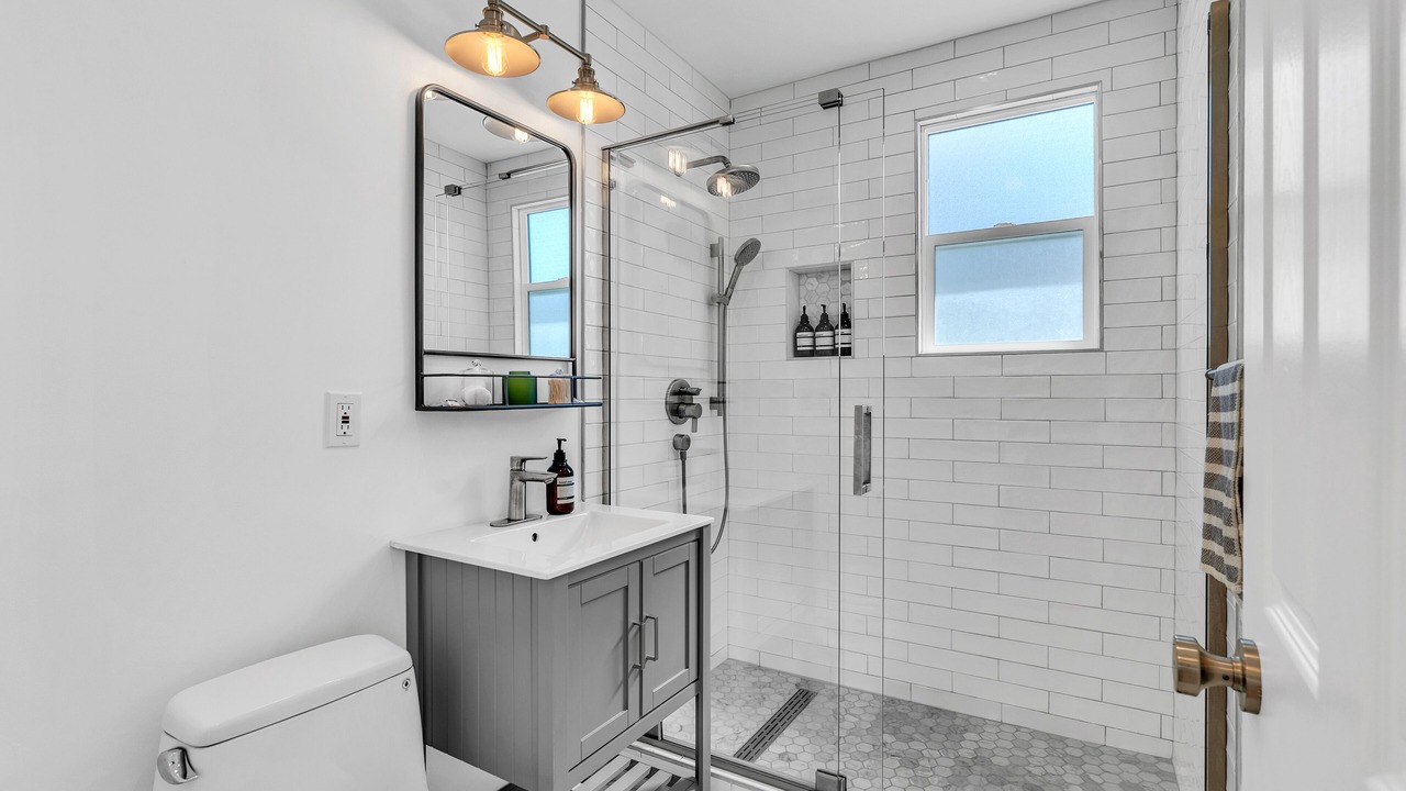 Photo of Bathroom in Edgemar - Pacific Manor