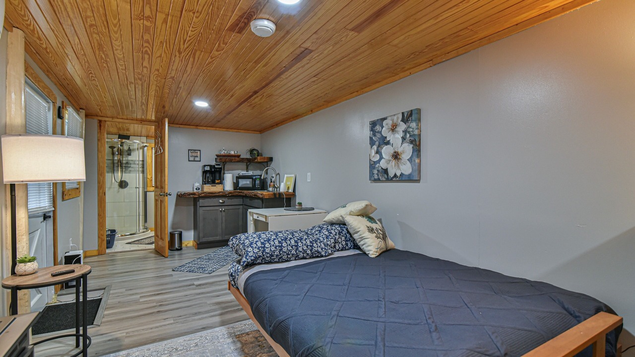 Photo of Bedroom in Hendersonville