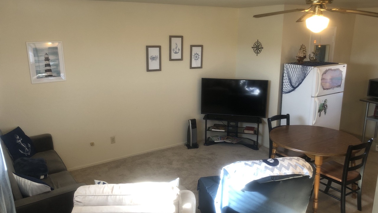 Photo of Livingroom in Bay Park
