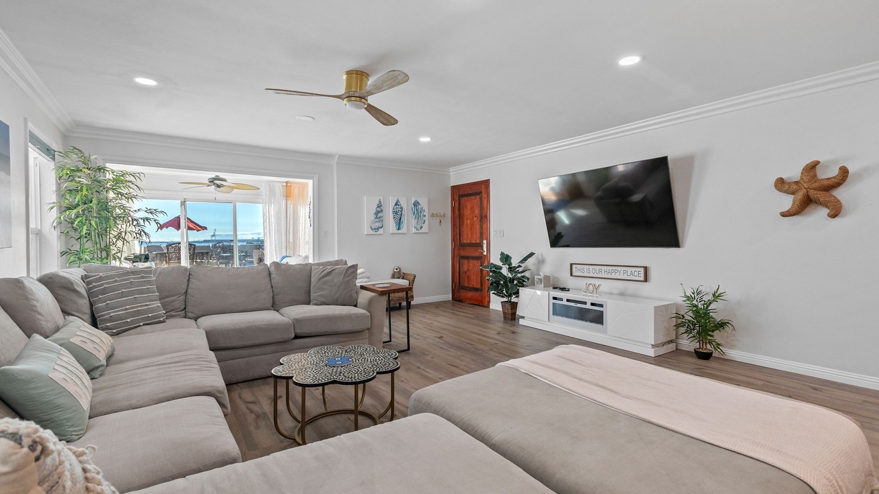 Photo of Livingroom in Alamitos Beach