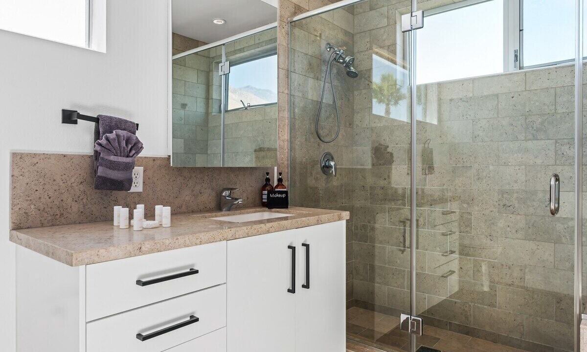 Photo of Bathroom in Canyon Corridor
