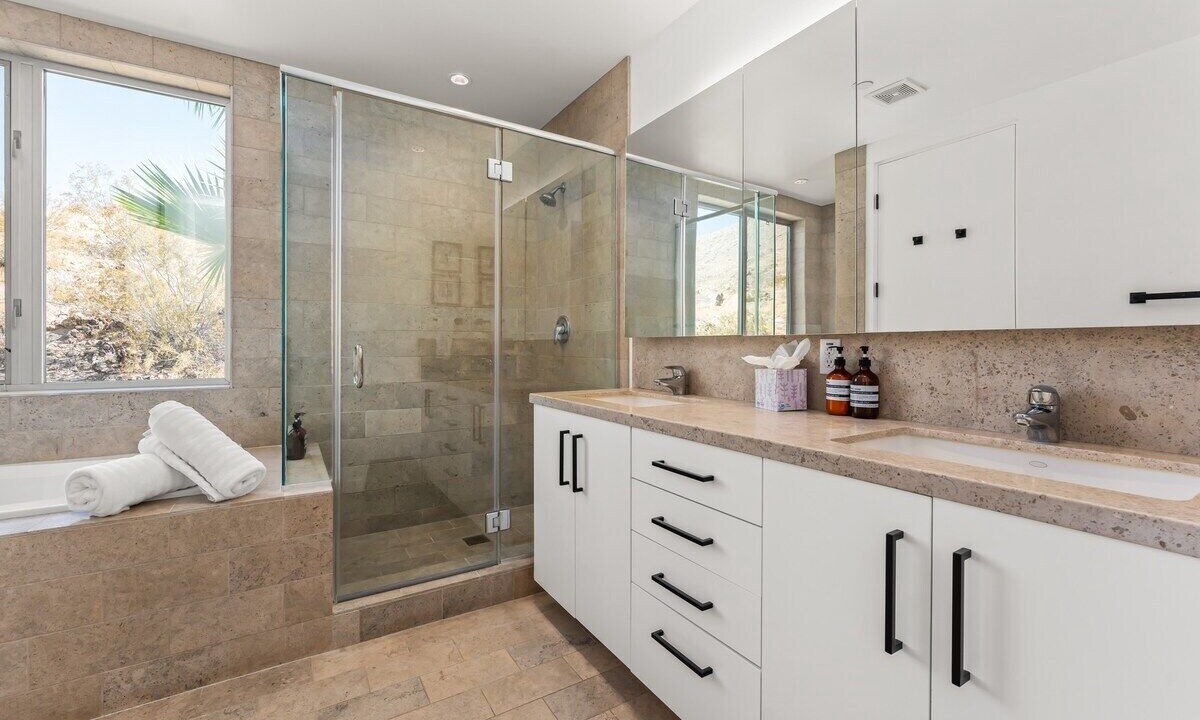Photo of Bathroom in Canyon Corridor