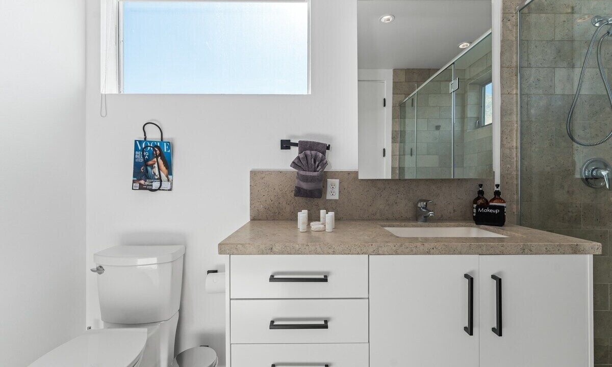 Photo of Bathroom in Canyon Corridor