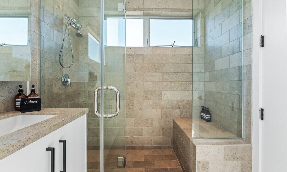 Photo of Bathroom in Canyon Corridor
