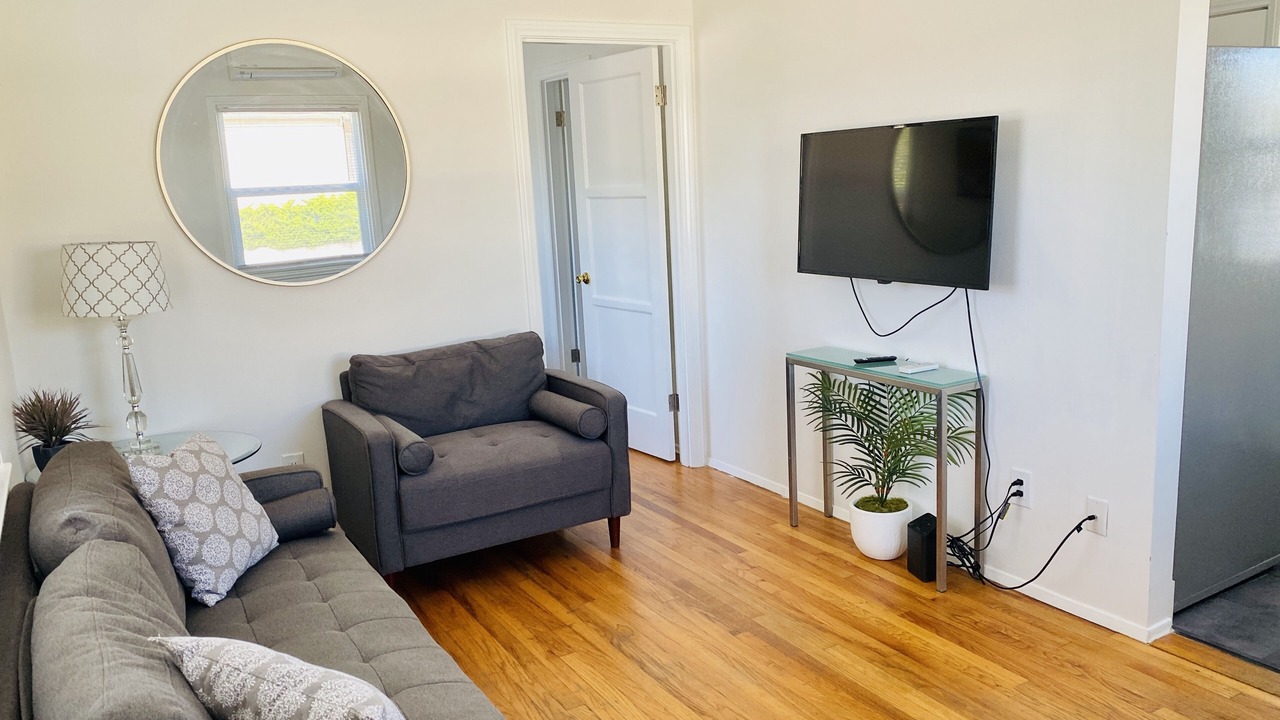Photo of Livingroom in College East