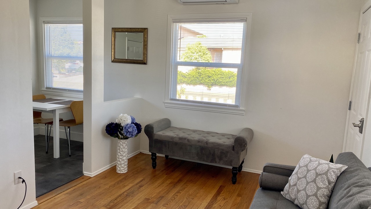 Photo of Livingroom in College East