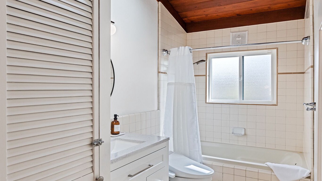 Photo of Bathroom in The Willows