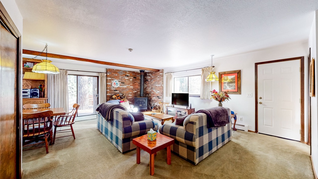 Photo of Livingroom in Christmas Valley