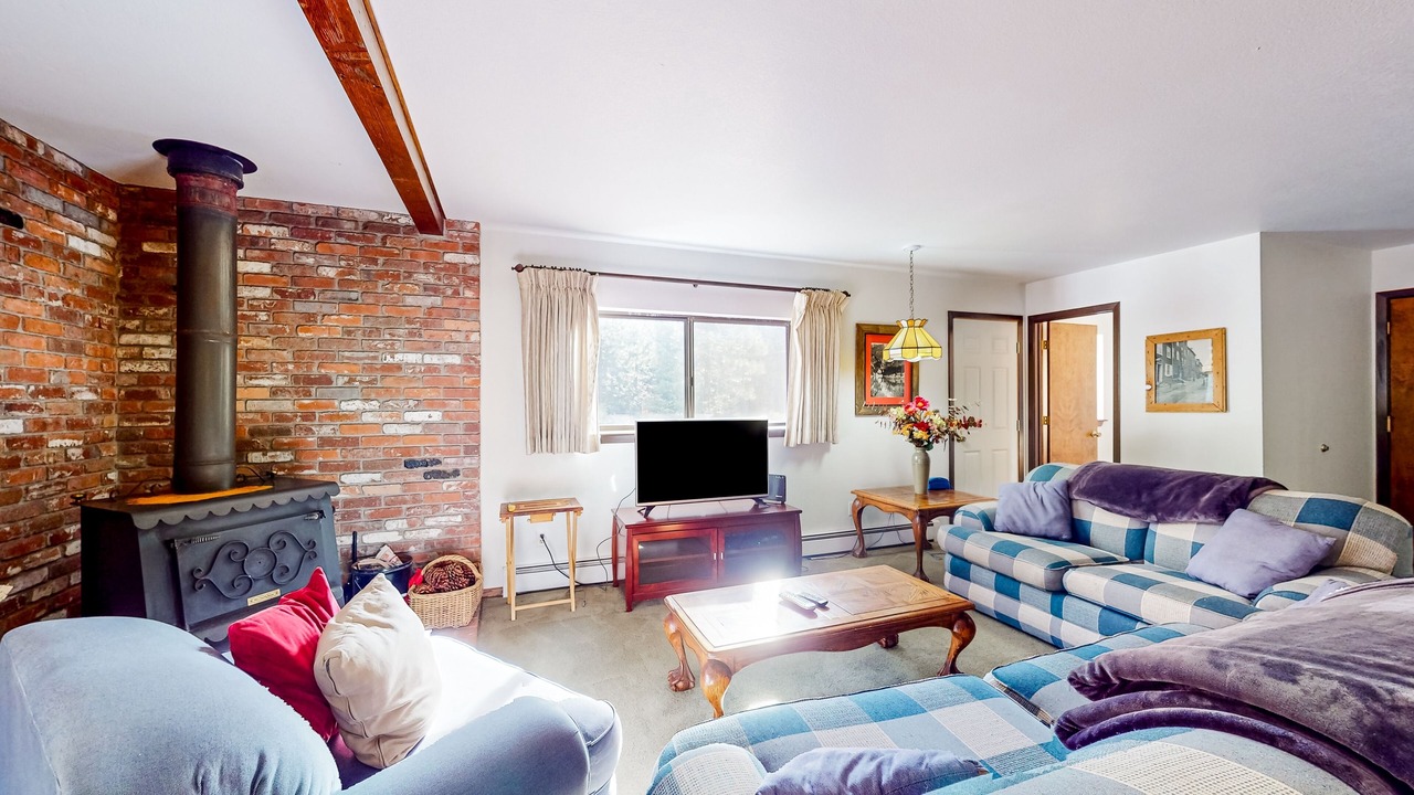 Photo of Livingroom in Christmas Valley