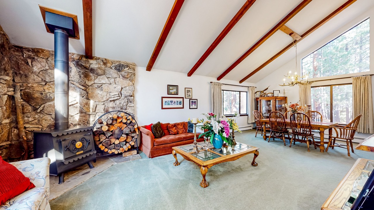 Photo of Livingroom in Christmas Valley