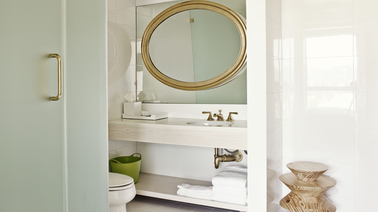 Photo of Bathroom in Wilshire Center
